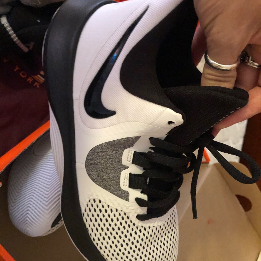 Youth Nike’s size 4.5  New